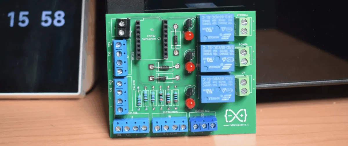 Placa ESP32-C3 Super Mini con sensores y relés para el invernadero