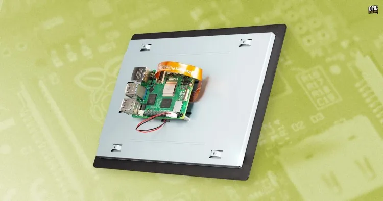 La placa Raspberry Pi montada en la parte trasera de la pantalla táctil
