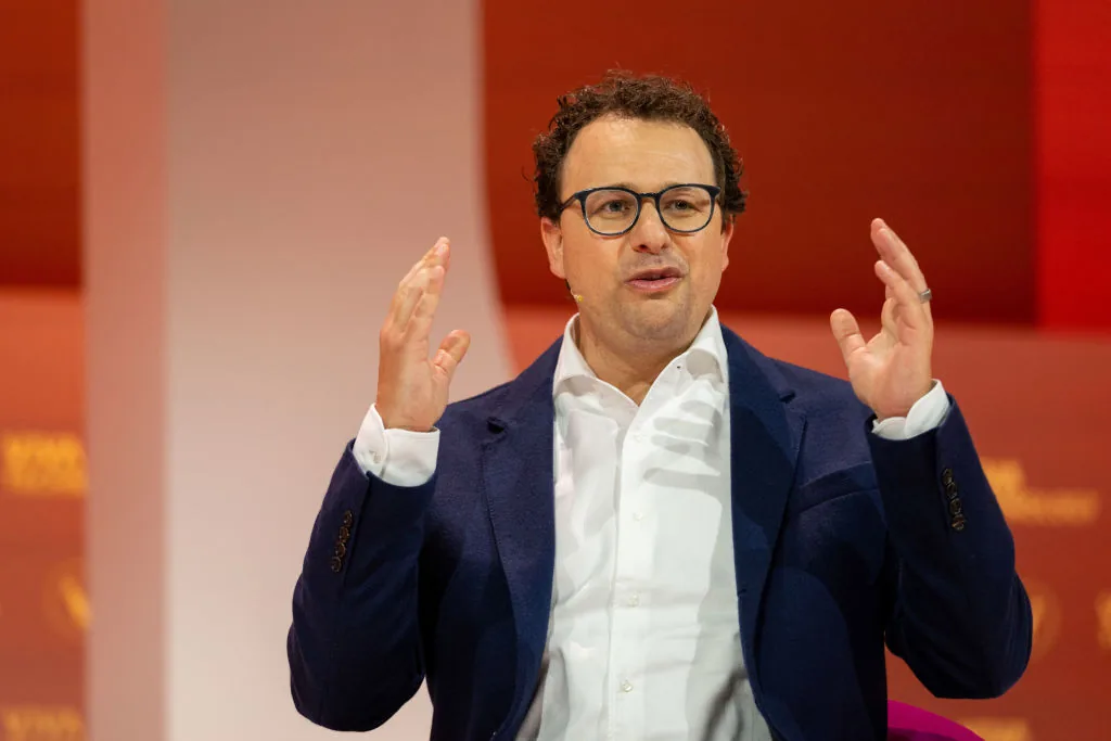 Gobierno de EE.UU. ordena a Anthropic cerrar Fable 5 y Mythos