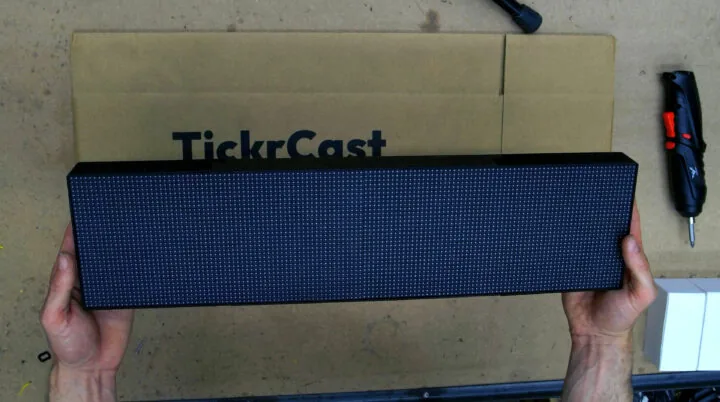 Pantalla ticker TickrCast con ESP32-S3 y HUB75