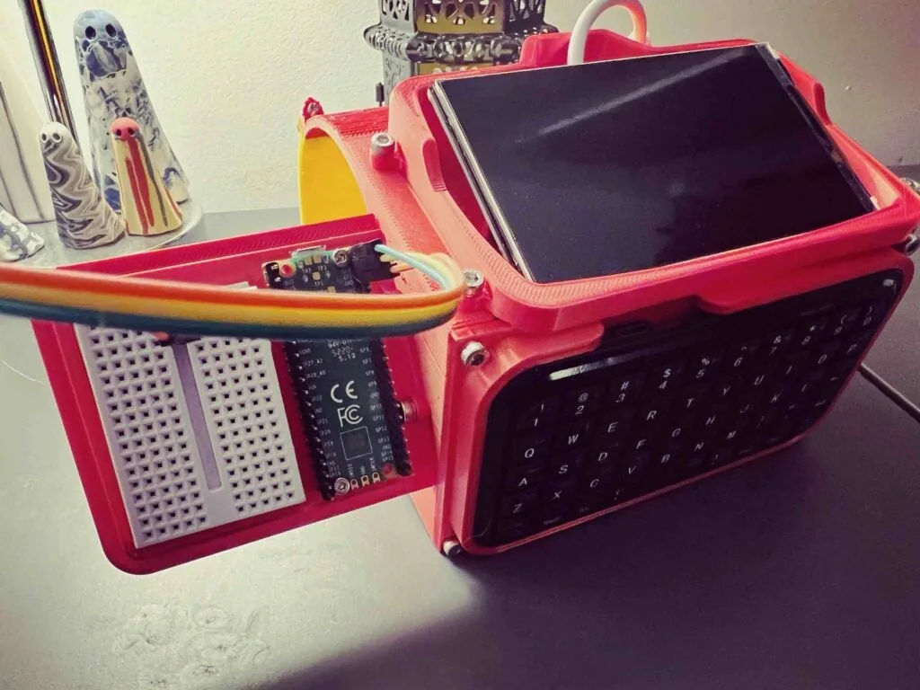 Cyberdeck Pi-PipBoy impreso en 3D en colores brillantes