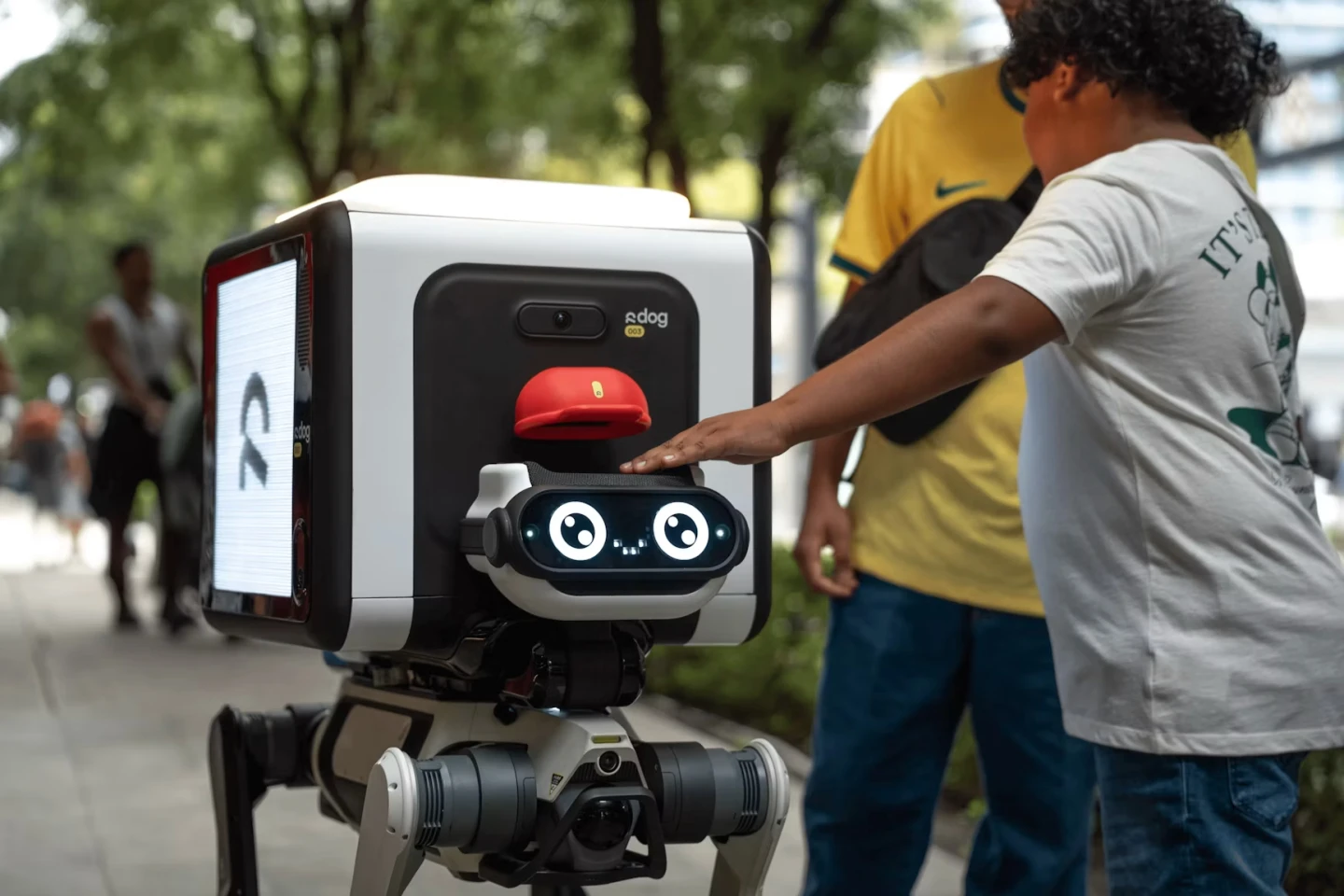 El R-dog evita obstáculos de forma autónoma con sensores a bordo