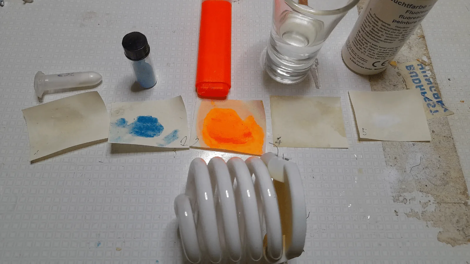 Pantalla de rayos X casera con scheelite y sulfuro de zinc