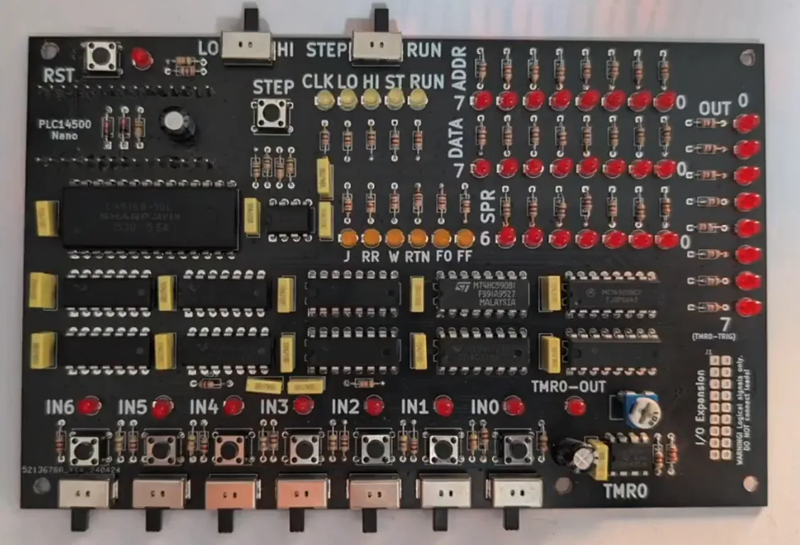 Una versión más pulida llegó después, montada sobre un PCB a medida. Crédito: diapositivas de la charla