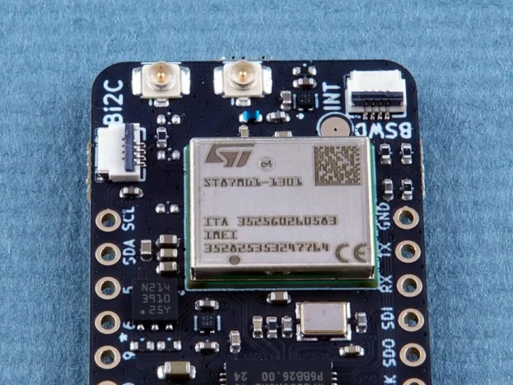 Primer plano del módulo celular ST87M01-1301