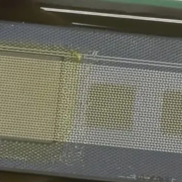 Detalle del chip de nanoporos. (Crédito: mikeselectricstuff, YouTube)