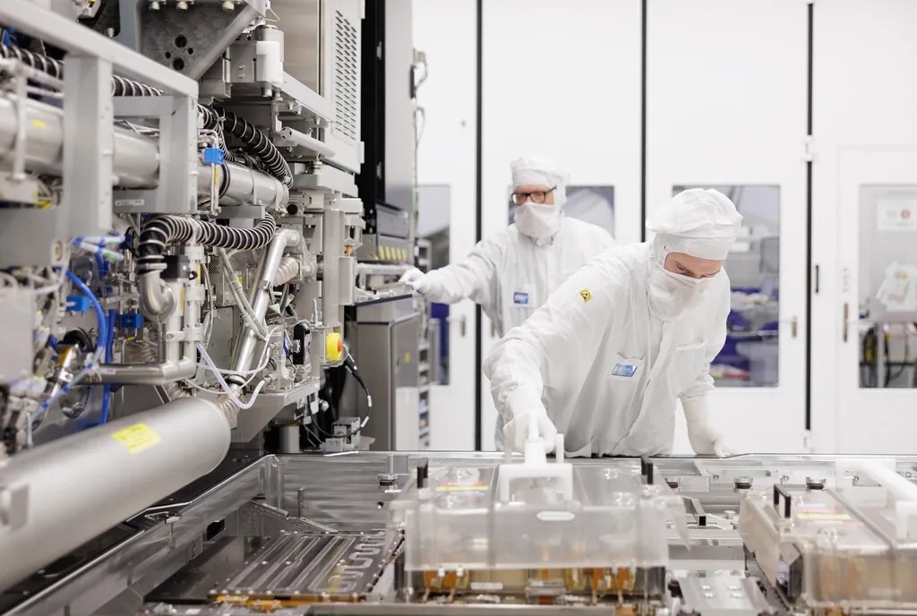 China desafía a ASML: arranca la fabricación propia de equipos DUV