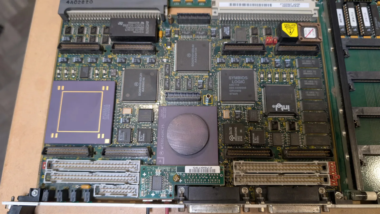 Hardware vintage de TV Chyron: por supuesto que corre NetBSD