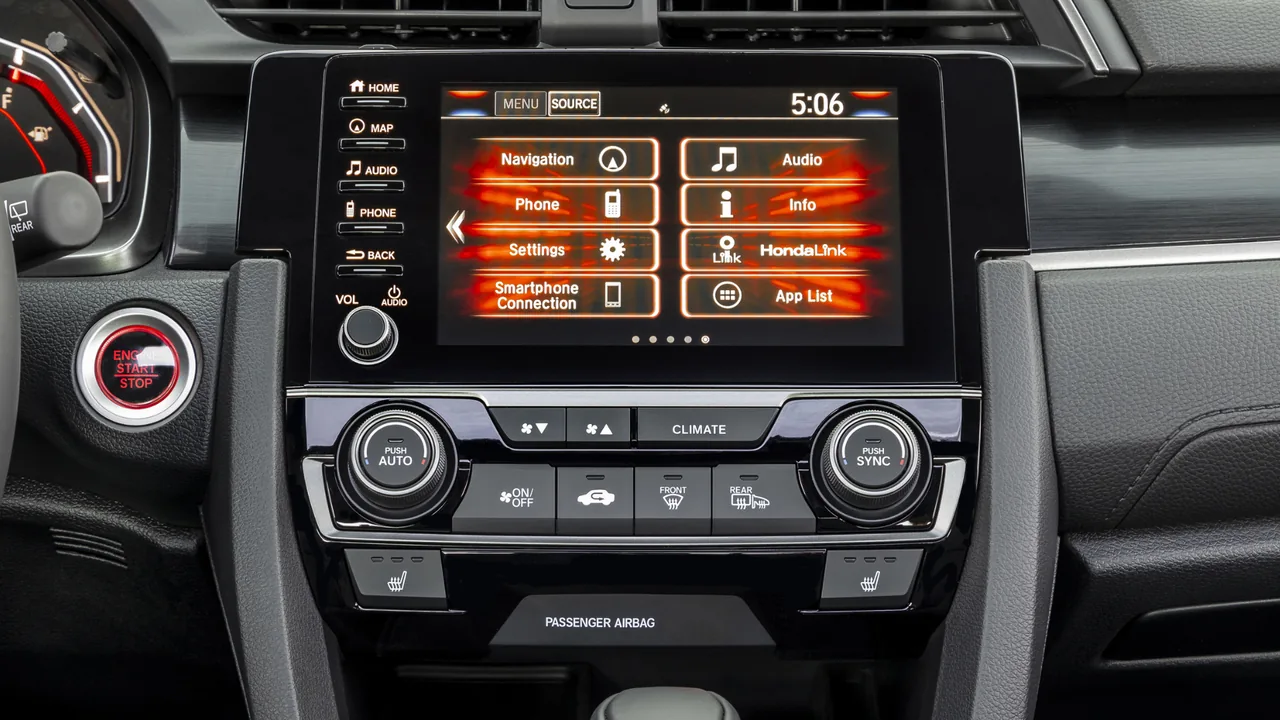 Honda Civic 2021: USB abre la consola y deja instalar apps