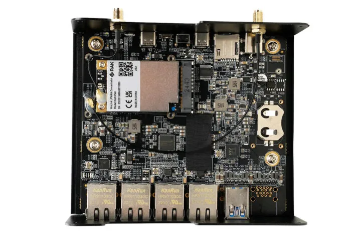 Interior del WisGate Connect Router