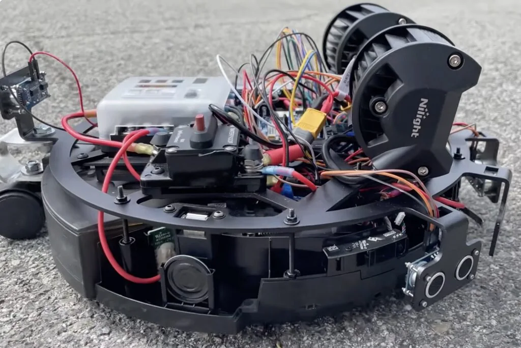 Boomba: una Roomba reconstruida desde cero con Arduino UNO R4 WiFi