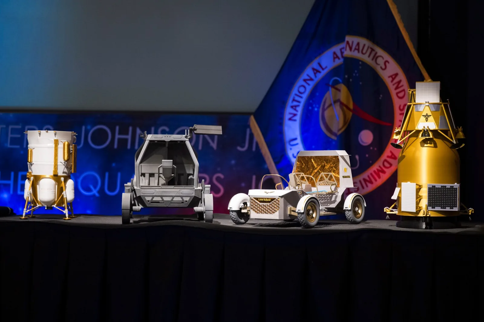 NASA actualiza Moon Base: tres misiones, dos rovers tripulados y MoonFal