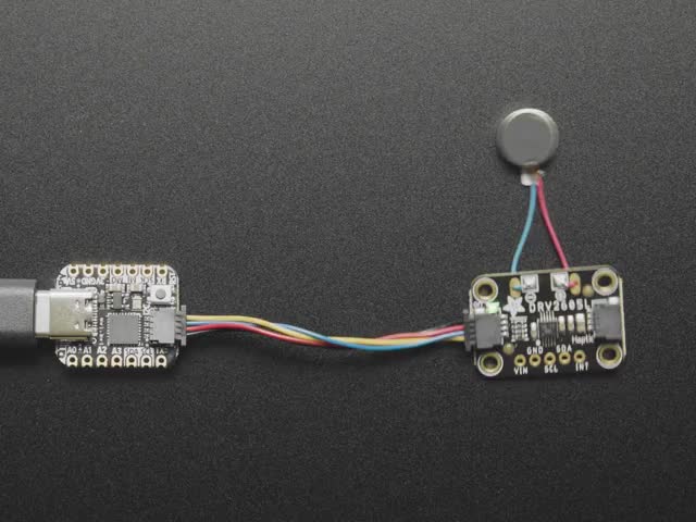 Controlador háptico DRV2605L conectado por I2C al microcontrolador, con el motor de vibración tipo moneda en su salida