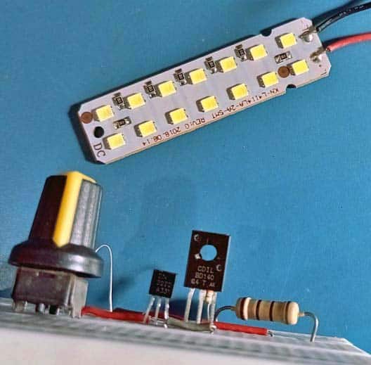 Prototipo en protoboard con potenciometro, transistores y panel LED