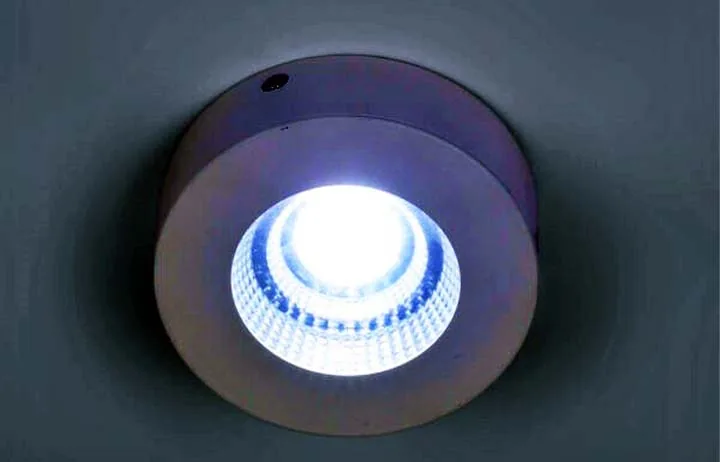 Luz de gabinete con LED de 1W: enciende sola al abrir la puerta