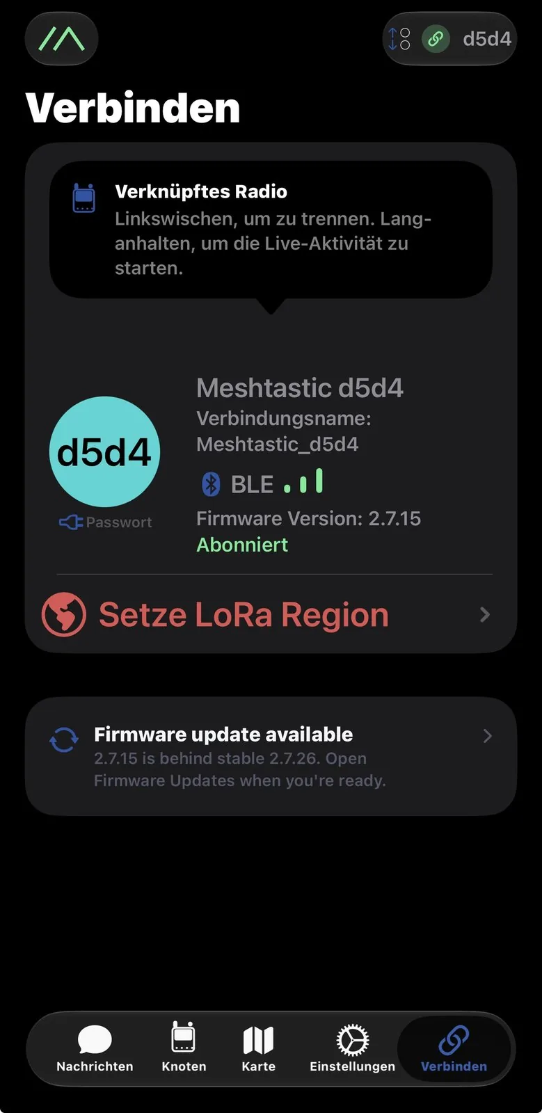 App Meshtastic en la pantalla de conexión, con el nodo vinculado, firmware 2.7.15 y el aviso para fijar la región LoRa