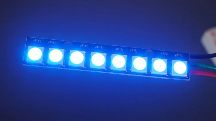 Todos los LEDs WS2812B encendidos en azul
