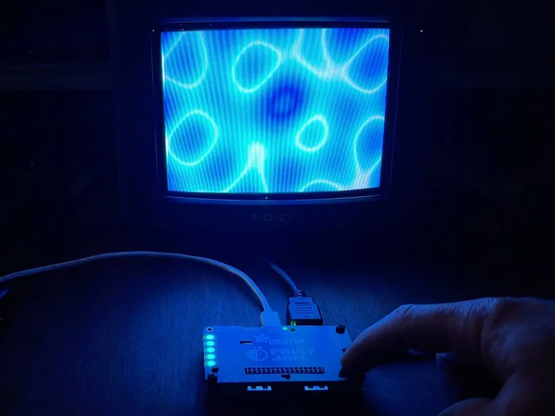 Uno de los efectos de Demofruit corriendo en un monitor CRT
