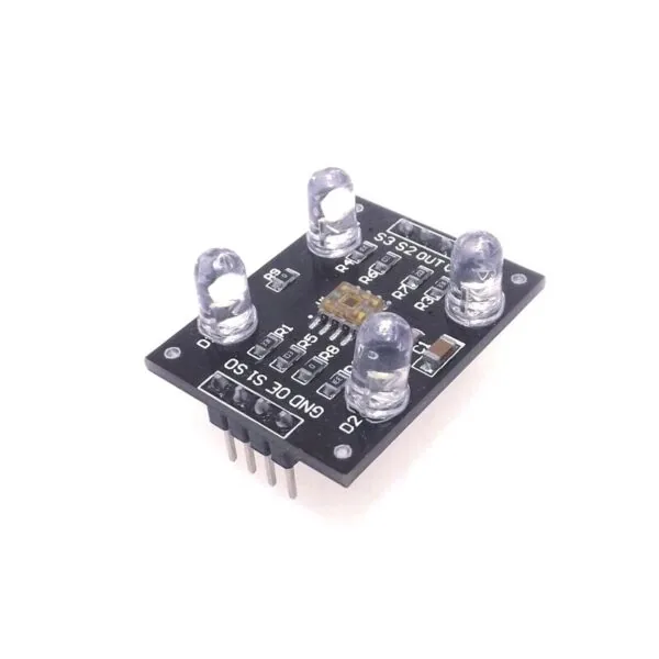 Sensor de color TCS3200, vista del módulo con sus 4 LED blancos y el chip central