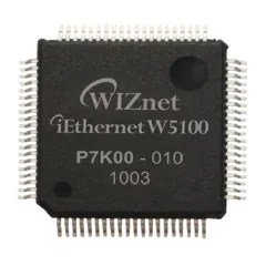 Integrado controlador Ethernet WIZnet W5100, el chip que maneja la pila TCP/IP del shield