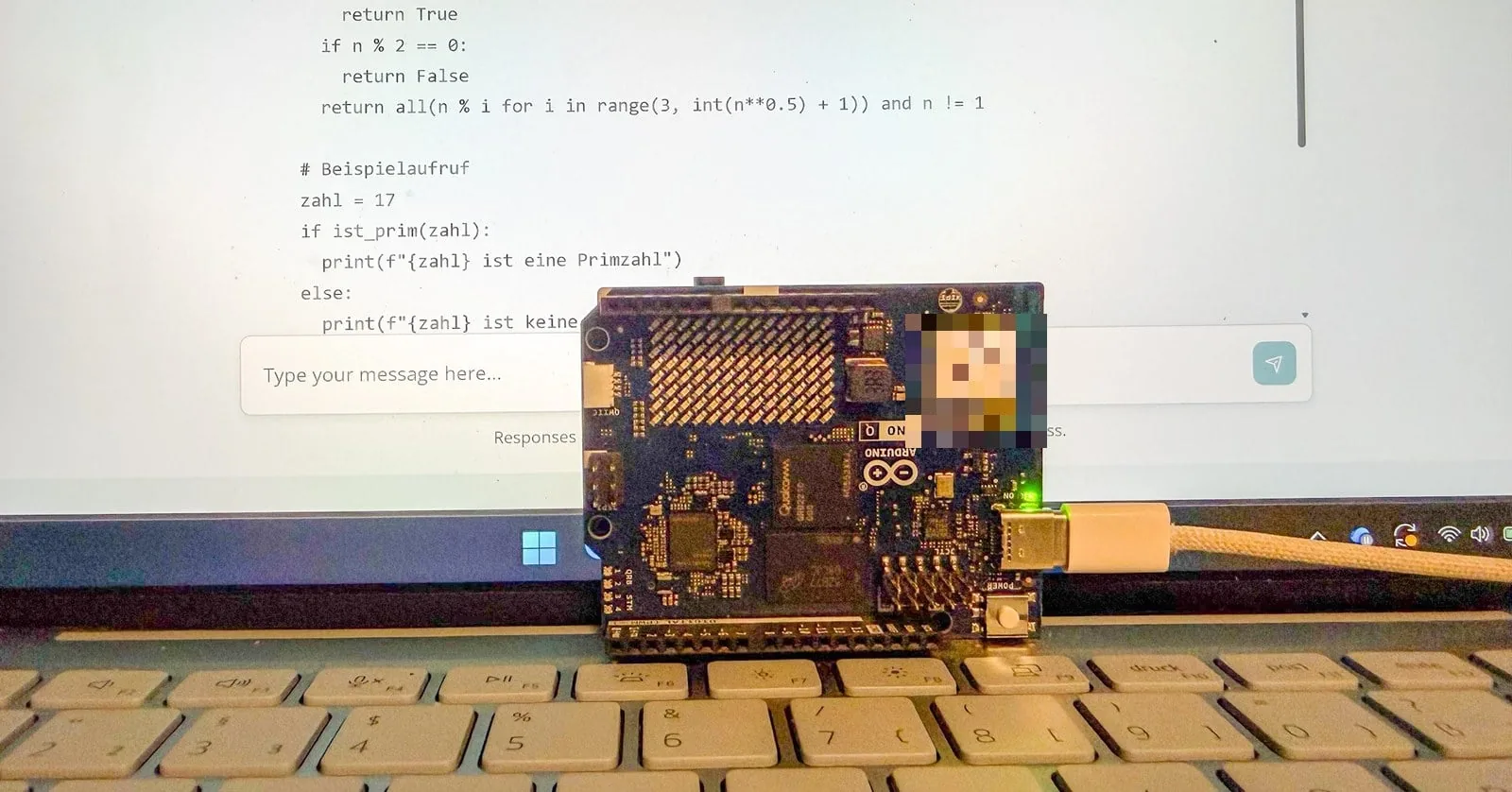 IA local en el Arduino UNO Q: un chatbot offline y cuánto rinde de verdad