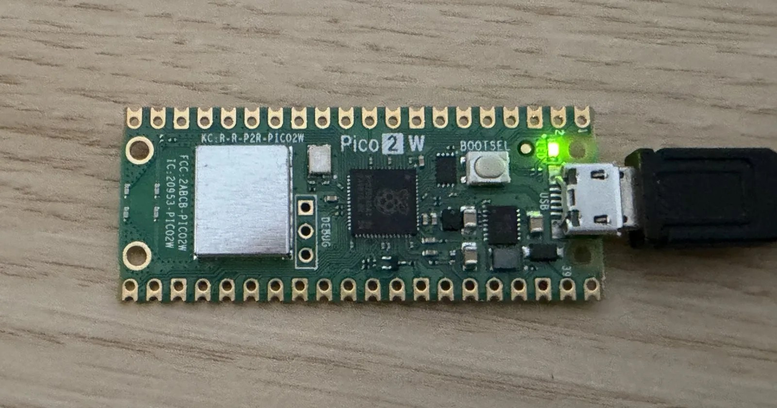 Raspberry Pi Pico 2 W desde cero: MicroPython, Thonny, sensor interno y WiFi