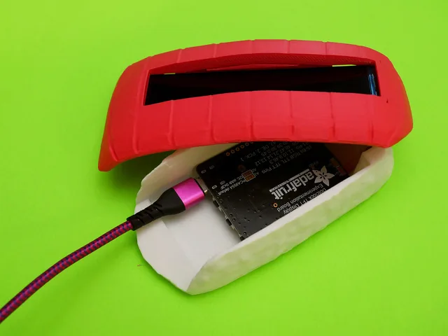 Pantalla alargada encajada en la tapa de la caja de sushi impresa en 3D