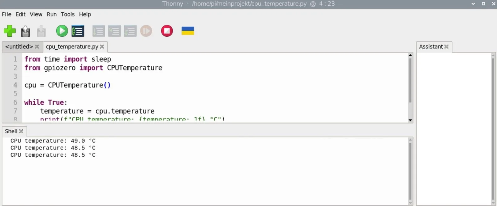 Thonny con el programa cpu_temperature.py en el editor y tres líneas de temperatura de la CPU en la Shell