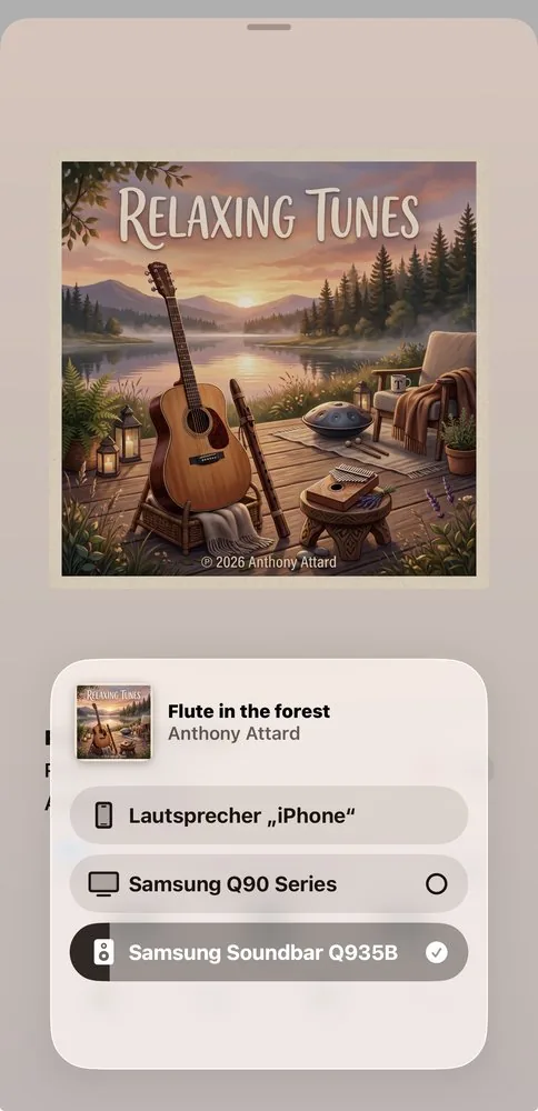 Amperfy en iPhone con una soundbar elegida como salida en el menú de AirPlay