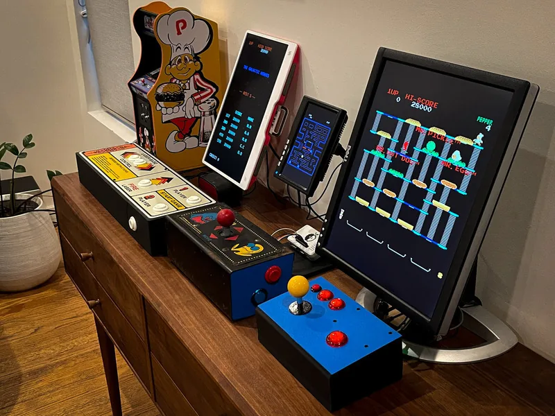 Máquina arcade con RP2350: siete clásicos desde tus ROMs originales