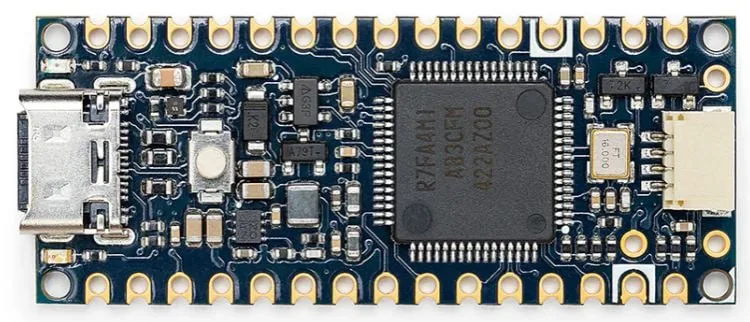 Placa Arduino Nano usada como controlador del reloj