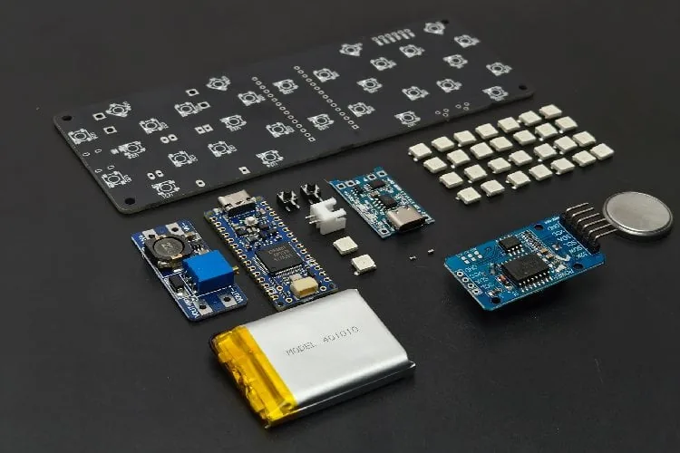Componentes necesarios para armar el reloj de segmentos redondos con LEDs NeoPixel