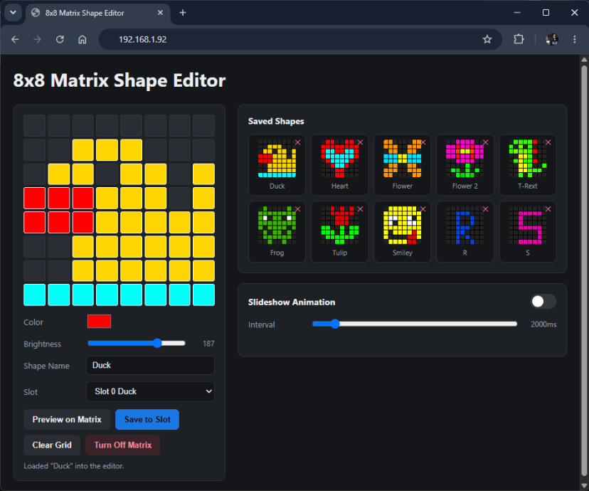 Página web del editor de figuras para la matriz 8×8, con la grilla de dibujo a la izquierda y la galería de figuras guardadas a la derecha