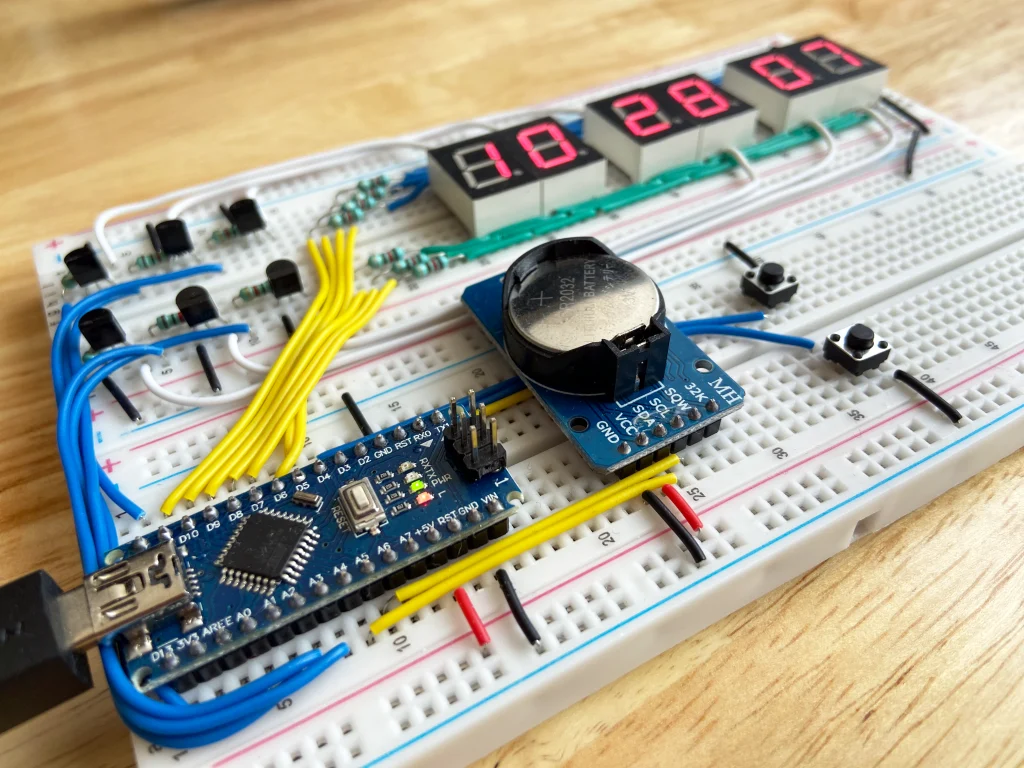 Reloj con Arduino y 6 displays de 7 segmentos multiplexados + RTC DS3231