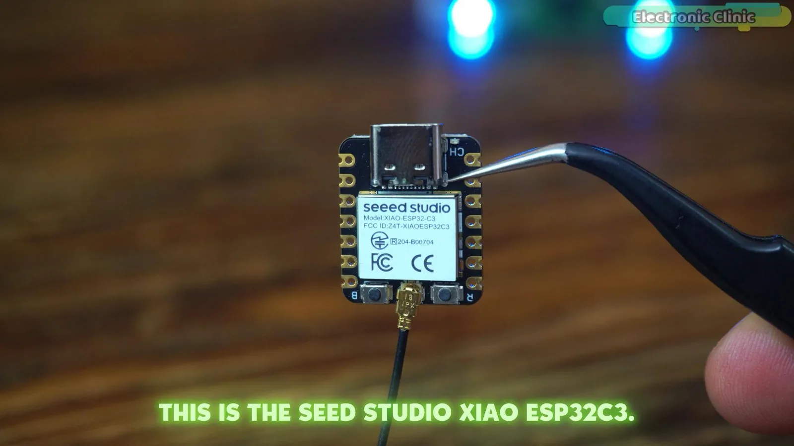 Seeed Studio XIAO ESP32-C3 con su conector U.FL para antena