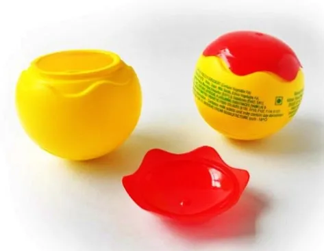 Pelotas plásticas huecas tipo cápsula que sirven como carcasa flotante para el circuito