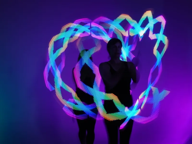 El proyecto Supernova POV Poi V2 de Adafruit