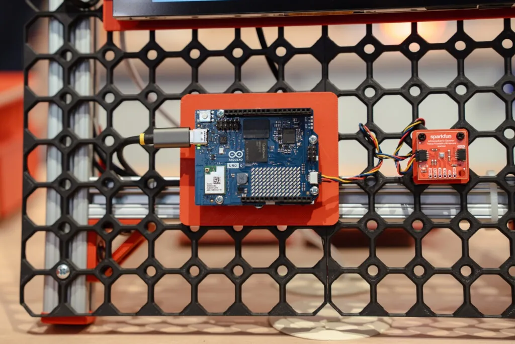 Arduino UNO Q: dos cerebros (Linux y MCU) para edge AI
