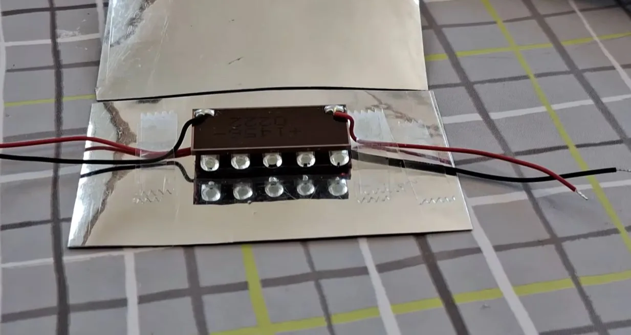 Batería nuclear casera con celdas solares y viales de tritio