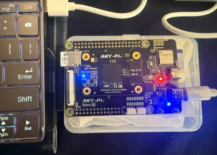 Placa RT-Thread Art Pi II con ranura microSD y USB de depuración