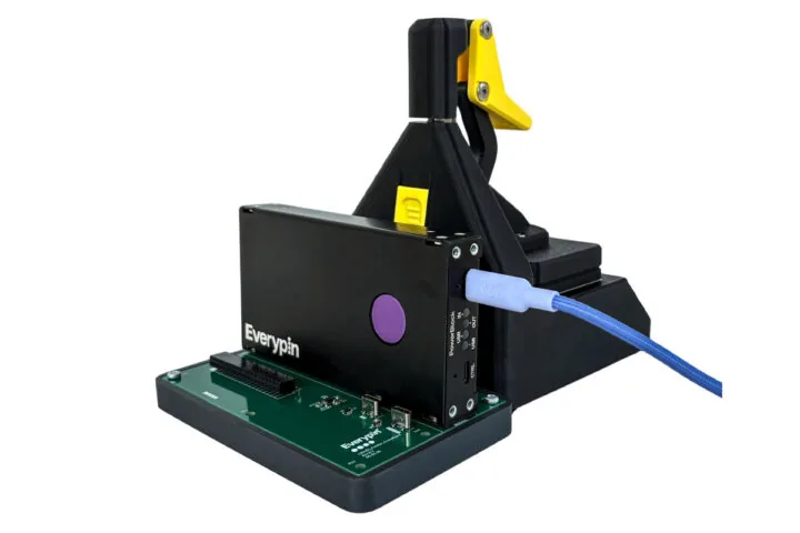 PwrBlock 323 montado en un banco de pruebas